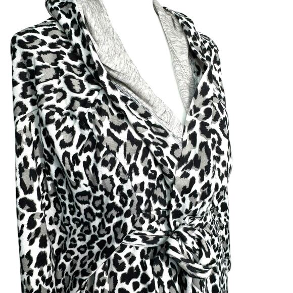 BLUE‎ LIFE Women's S/M White Leopard Print Robe Belted Soft Thick Made in USA - Picture 1 of 9